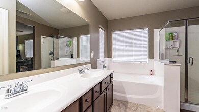 1683 E Elgin St-26
