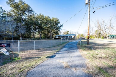 1301 Clover Ln, Albany, GA 31705 - photo 5