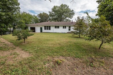405 Troy Rd, Collinsville, IL 62234 - photo 2