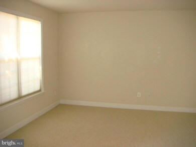 813 Hidden Marsh St, Gaithersburg, MD 20877 - photo 4