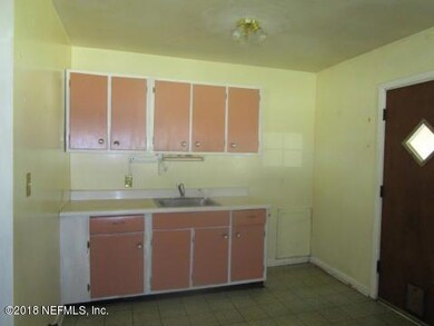 7207 Ridgeway Rd N, Jacksonville, FL 32244 - photo 4