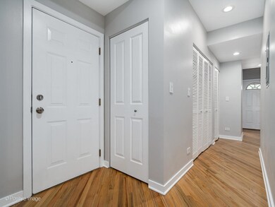 4814 N Hoyne Ave unit 2, Chicago, IL 60625 - photo 2