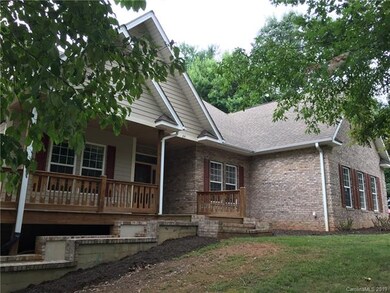 24 Fieldcrest Cir, Asheville, NC 28806 - photo 2