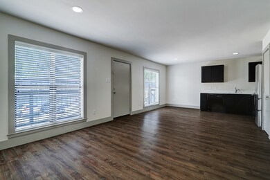 4300 Rosslyn Rd unit 4, Houston, TX 77018 - photo 4