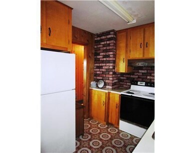 Kitchen. The appliances stay!