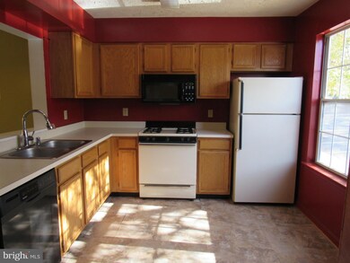 7248 Mahogany Dr, Hyattsville, MD 20785 - photo 5