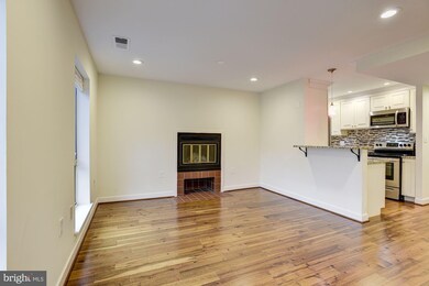 10 W Lee St unit R71, Baltimore, MD 21201 - photo 3