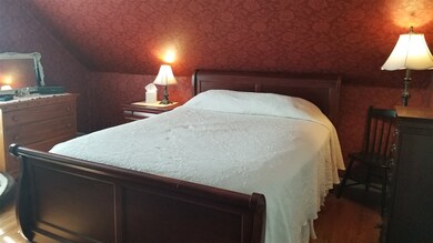 48 Pleasant St, Essex Junction, VT 05452 - photo 4