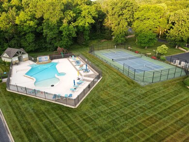 Sideview TCourts SB