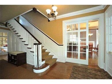 Entry/Foyer.