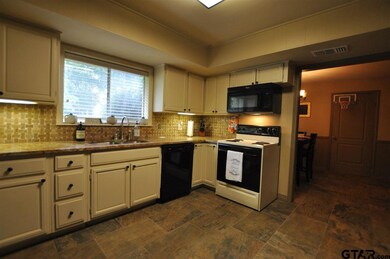 329 329 Brookwood, Tyler, TX 75701 - photo 2