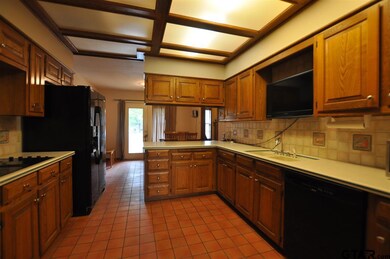 2105 2105 Kensington Dr, Tyler, TX 75703 - photo 7