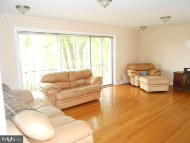 3209 Mulberry Ln, Temple Hills, MD 20748 - photo 5