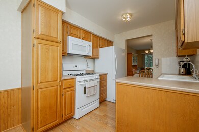 1609 Estate Cir, Naperville, IL 60565 - photo 6