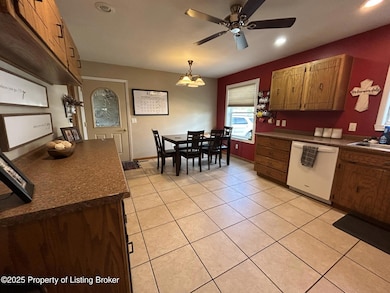 302 4th Ave SW, Bowman, ND 58623 - photo 4