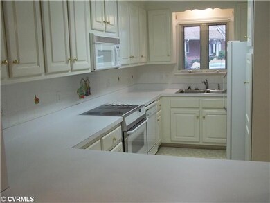 Kitchen - Tile backsplash and light cabinets make 