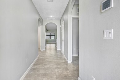 518 Coyote Dr foyer area 1