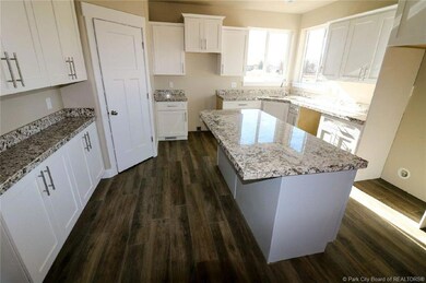 KITCHEN WITH CORNER SINK. GRANITE TOPS A