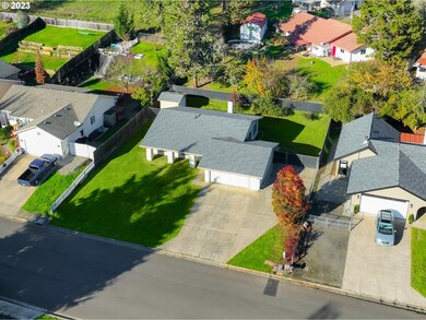 1301 Fourth St, Sutherlin, OR 97479 - photo 4