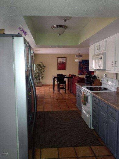 (04) Kitchen