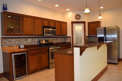 KITCHEN WITH BAR AREA