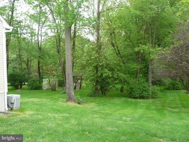 17 Woodsview Dr, Garnet Valley, PA 19060 - photo 4