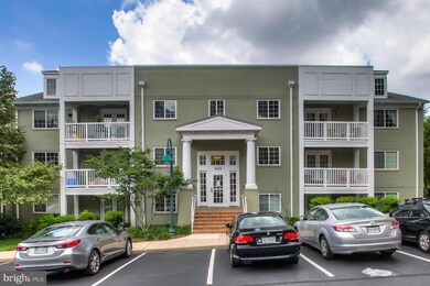 4151 S Four Mile Run Dr unit 404, Arlington, VA 22204 - photo 2