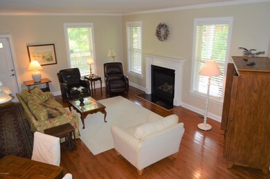 808 Whrens St, Burgaw, NC 28425 - photo 2