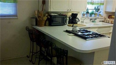 bar area in kitchen