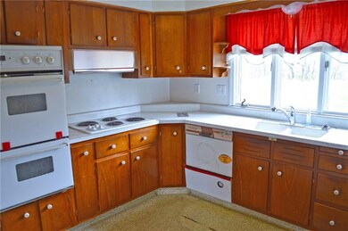 Eat-In Kitchen