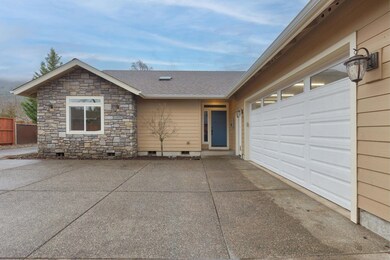 931 NE 10th St, Grants Pass, OR 97526 - photo 4