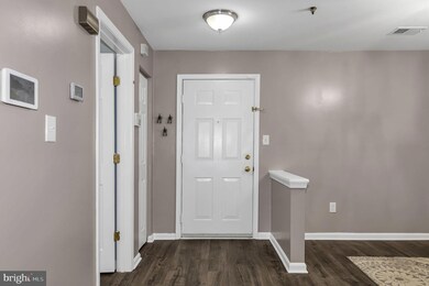 1025 Gardenview Loop unit 302, Woodbridge, VA 22191 - photo 2