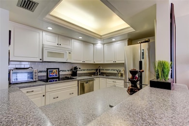 Yorkshire House unit 608, Saint Petersburg, FL 33715 - photo 4