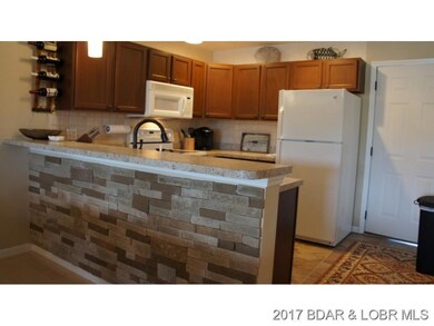LakeView KitchenBreakfast Bar