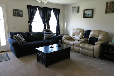 SPACIOUS LIVING ROOM