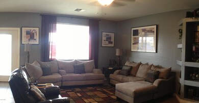 05-FamilyRm_IMG_0742