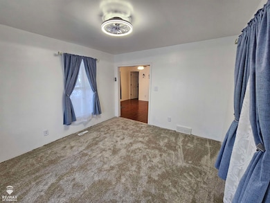 304 W Corunna Ave, Corunna, MI 48817 - photo 7