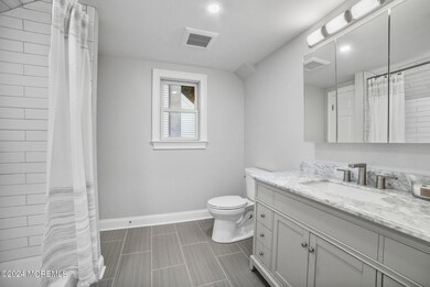 316 Durand - 2nd floor bath