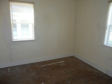 720 Pine St, Waukegan, IL 60085 - photo 6