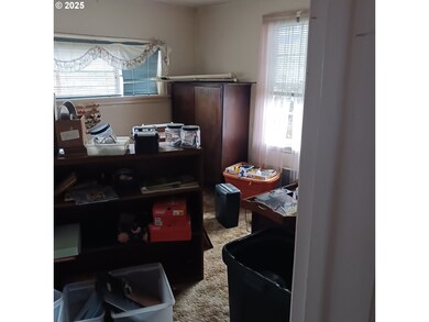 1048 Pennoyer Ave, Cottage Grove, OR 97424 - photo 4