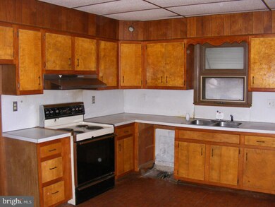 27 N 3rd St, Womelsdorf, PA 19567 - photo 3