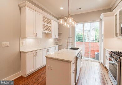 2329 Gerritt St, Philadelphia, PA 19146 - photo 5