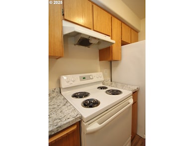 5038 N Vanderbilt St, Portland, OR 97203 - photo 7