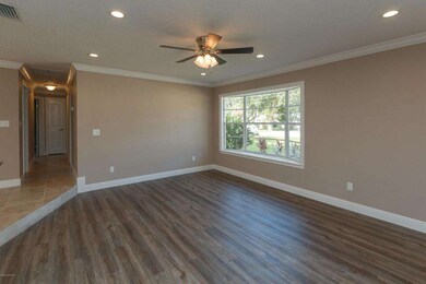 005_Family Room (3)