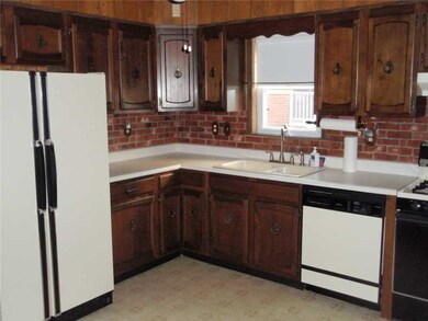 142 Gentian Ave, Providence, RI 02908 - photo 4