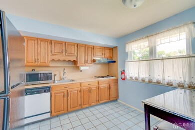 18 Lonanbe Dr, Middlesex, NJ 08846 - photo 3