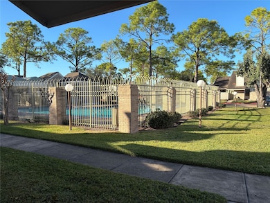 11917 Bob White Dr unit 881, Houston, TX 77035 - photo 2