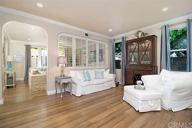 Stunning Living Room with Gorgeous Hardwood Floori