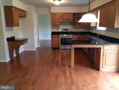 7048 Hearth Ln, Macungie, PA 18062 - photo 6