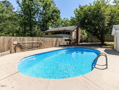031-1280x960-pool